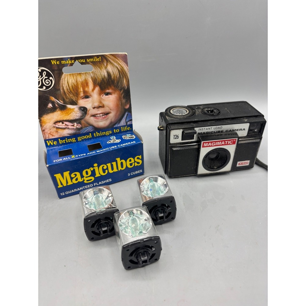 Vintage Imperial Magimatic X50‎ 126 Film Camera with GE Magicubes Flash Cubes